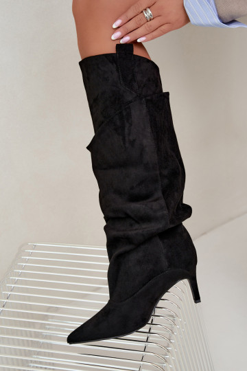 botas altas forradas con volantes y tacones finos en color negro Auretta 2
