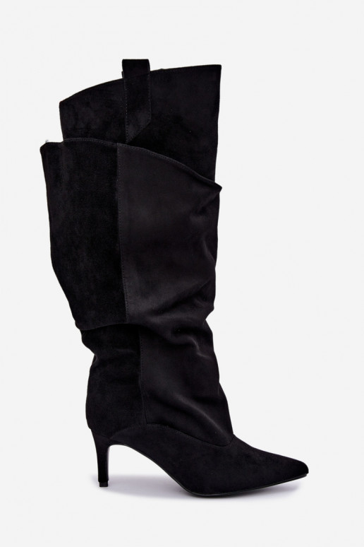 botas altas forradas con volantes y tacones finos en color negro Auretta