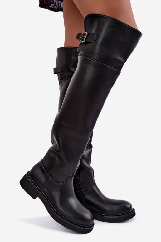 botas altas forradas con tacón plano por encima de la rodilla y hebillas en color negro Bonira