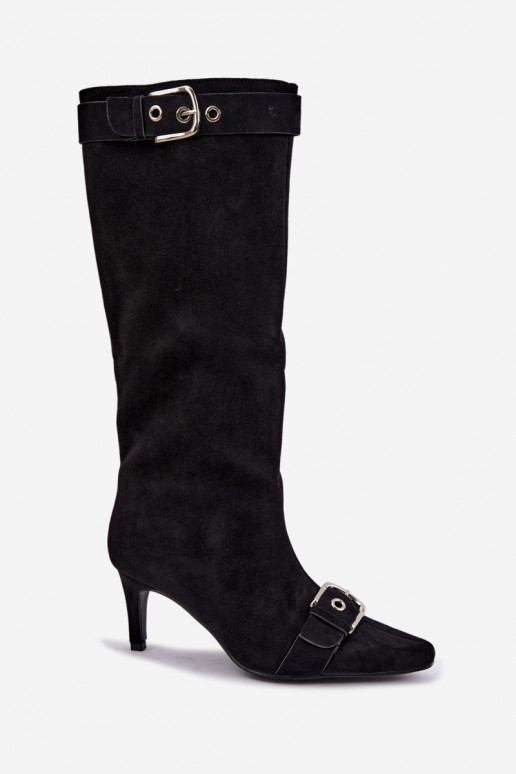 botas altas forradas con tacones finos y hebillas en color negro Finessia