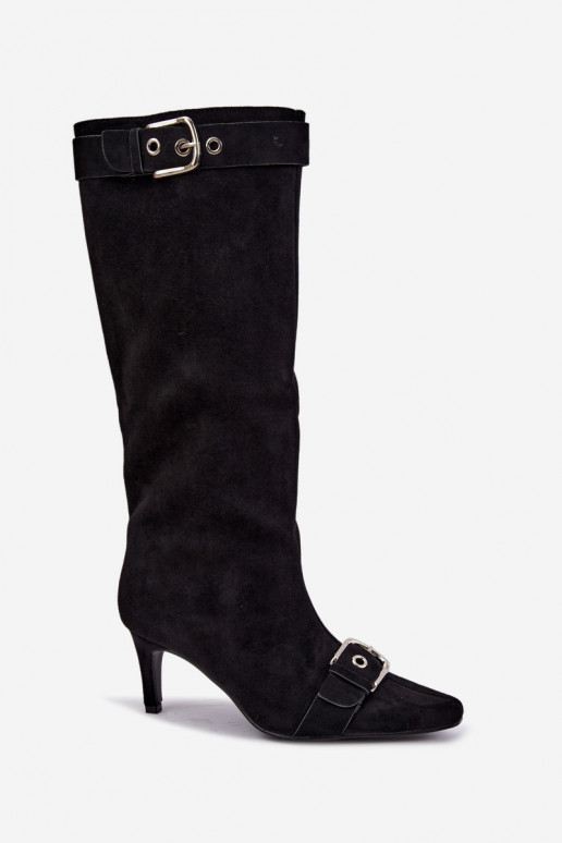 botas altas forradas con tacones finos y hebillas en color negro Finessia