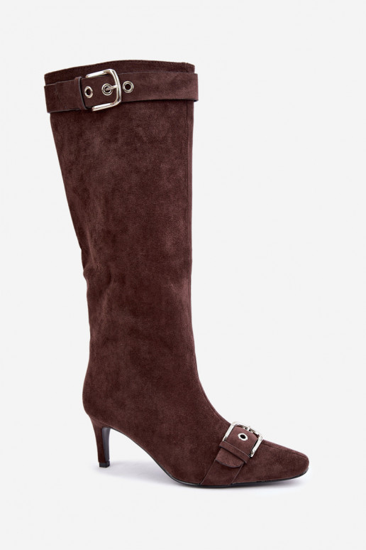 botas altas forradas con tacones finos y hebillas en color marrón Finessia