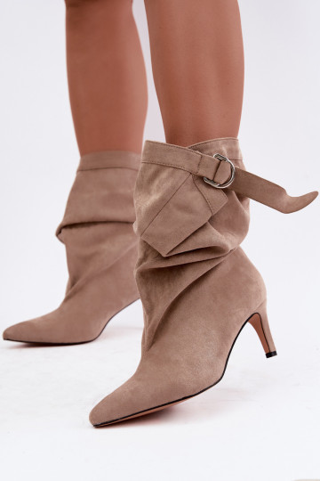 botines sin cordones con tacones finos y correas en color arena Soreya