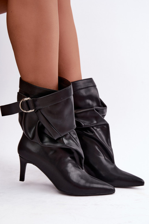 botines sin cordones con tacones finos y correas en color negro Soreya