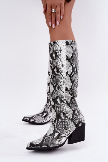 botas altas forradas de estilo cowboy con patrones de serpiente en color negro Bellina 2