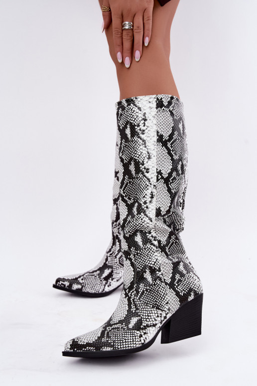 botas altas forradas de estilo cowboy con patrones de serpiente en color negro Bellina