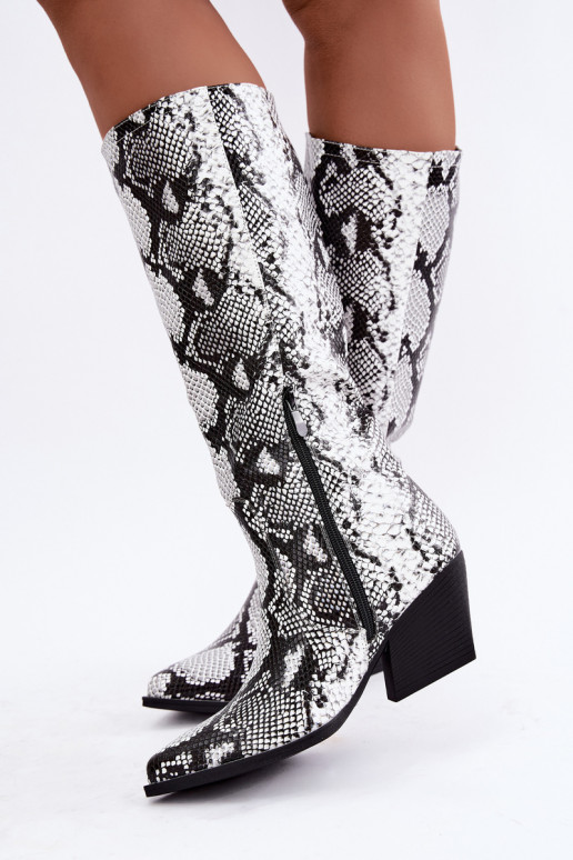 botas altas forradas de estilo cowboy con patrones de serpiente en color negro Bellina