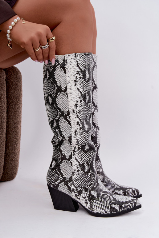 botas altas forradas de estilo cowboy con patrones de serpiente en color negro Bellina