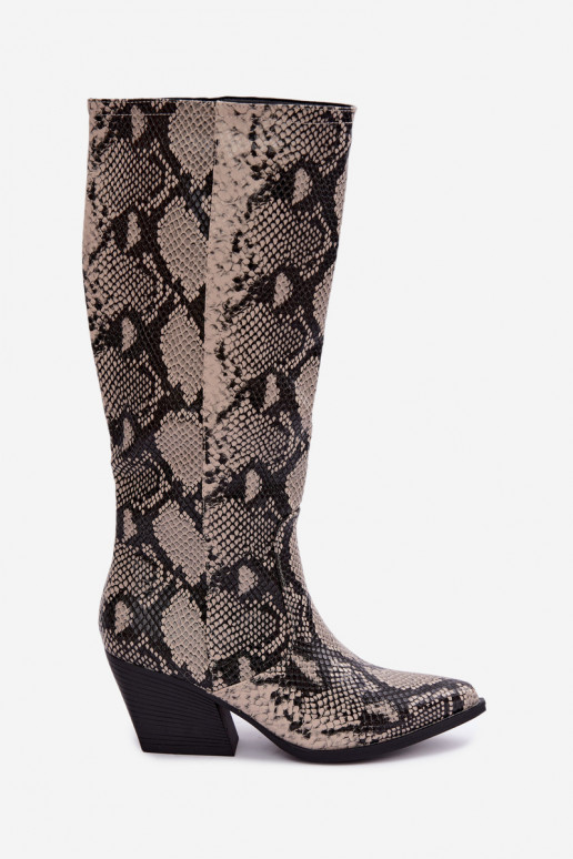 botas altas forradas de estilo cowboy con patrones de serpiente en color arena Bellina