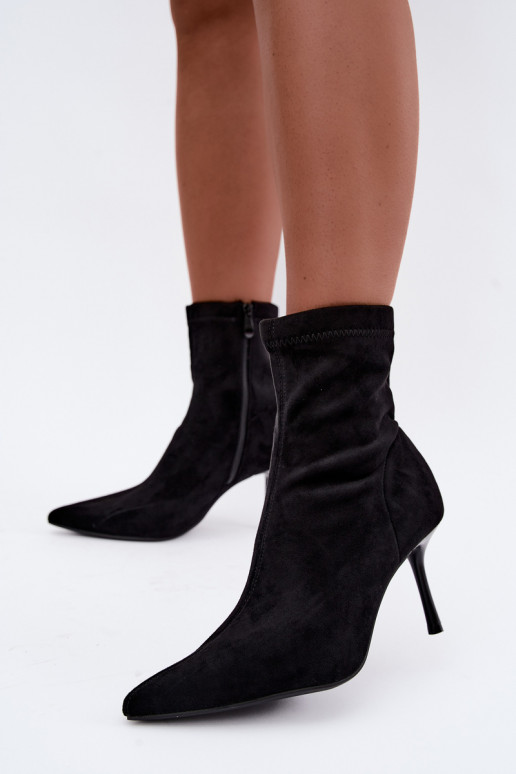 Botines negros con tacones delgados Nireya