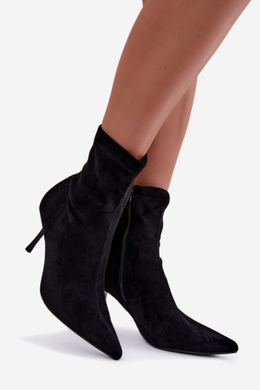 Botines negros con tacones delgados Nireya