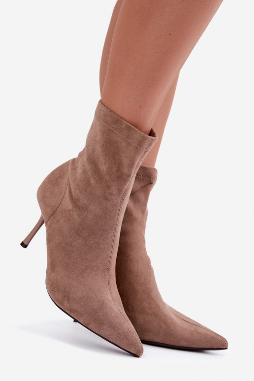 Botines de color arena con tacones delgados Nireya