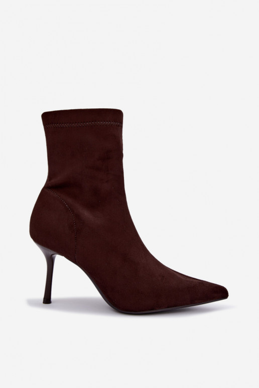 Botines de chocolate con tacones delgados Nireya