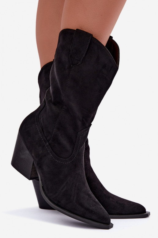 Botines negros aislados de estilo cowboy con tacones Serenza