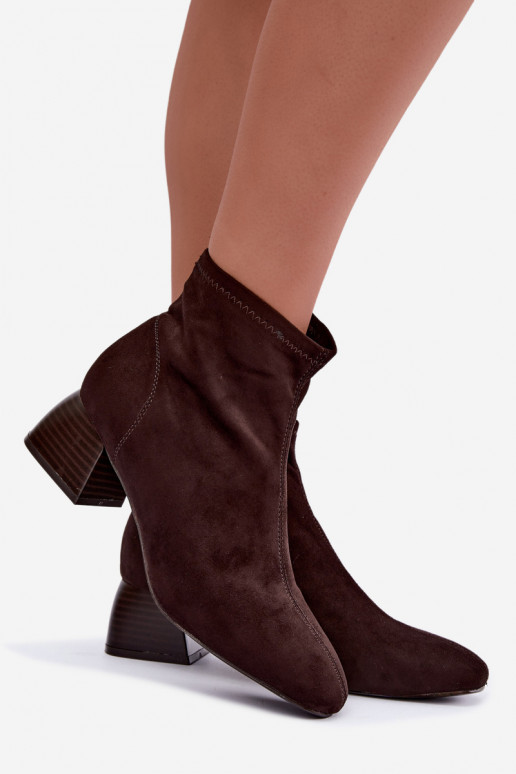 Botines de chocolate con tacones Estellea