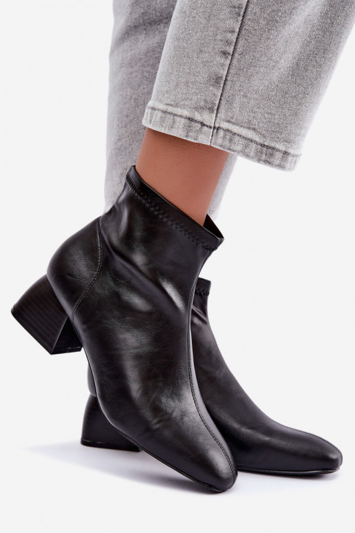 Botines negros Klocke de cuero sintético Estellea