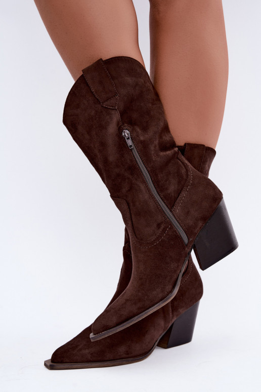 Botines de estilo cowboy cálidos con tacones en color chocolate Serenza