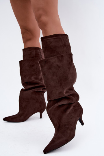 Botas altas cálidas con volantes y tacones en color chocolate Oriellea 2