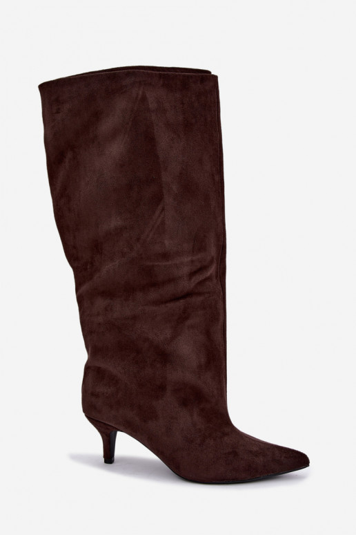 Botas altas cálidas con volantes y tacones en color chocolate Oriellea