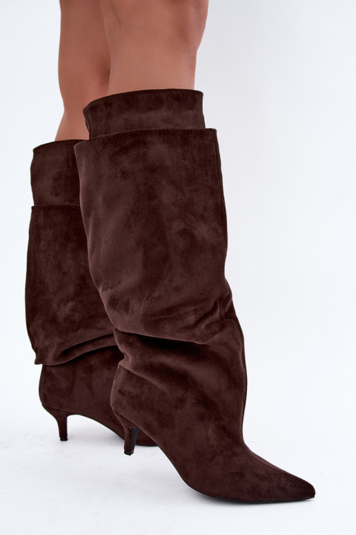 Botas altas cálidas con volantes y tacones en color chocolate Oriellea