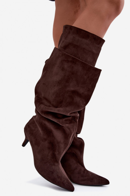 Botas altas cálidas con volantes y tacones en color chocolate Oriellea