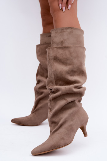 Botas altas cálidas con volantes y tacones en color arena Oriellea 2