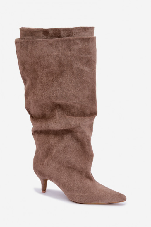Botas altas cálidas con volantes y tacones en color arena Oriellea