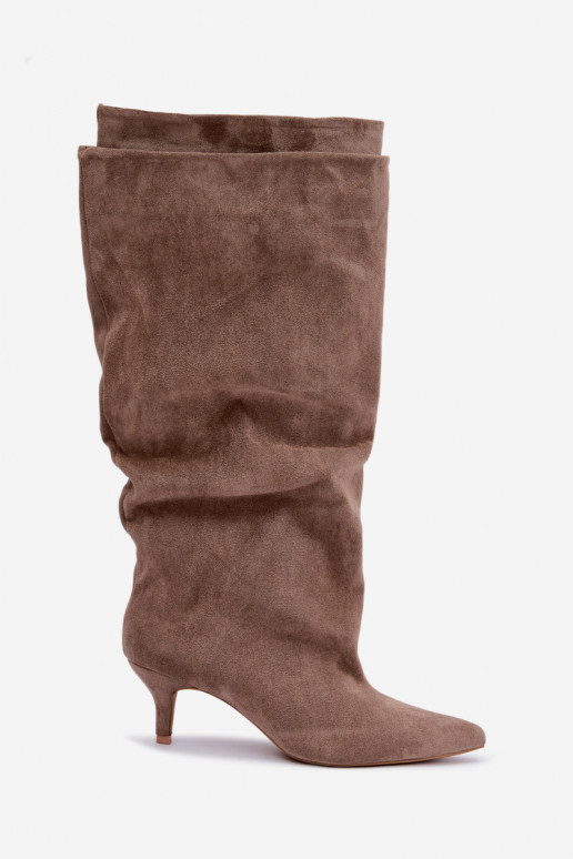 Botas altas cálidas con volantes y tacones en color arena Oriellea