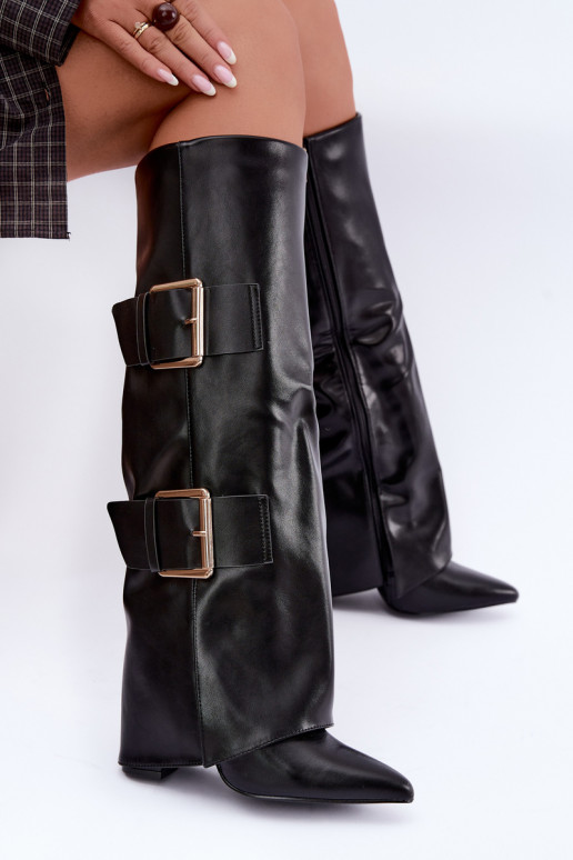 Botas altas aisladas Olympe con hebillas doradas en negro