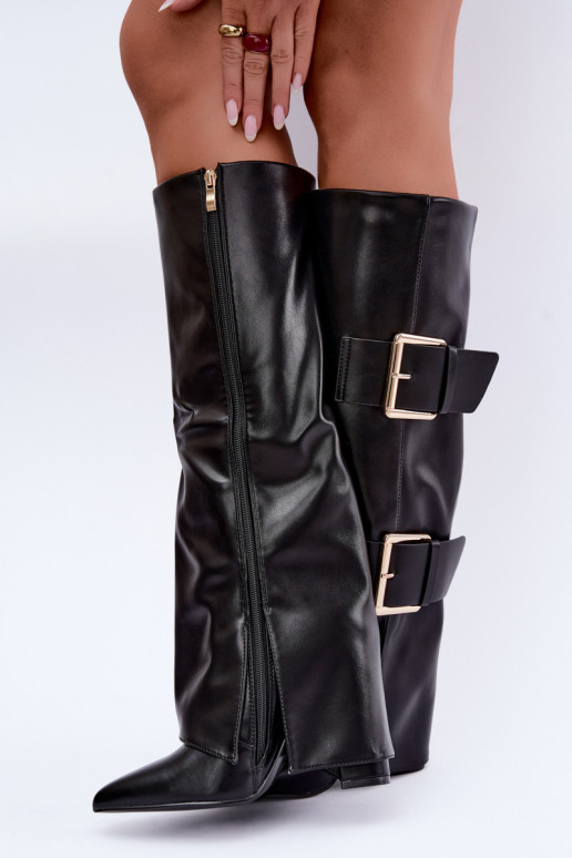 Botas altas aisladas Olympe con hebillas doradas en negro