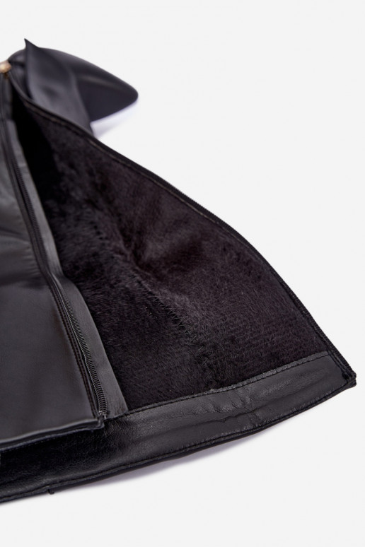 Botas altas aisladas Olympe con hebillas doradas en negro