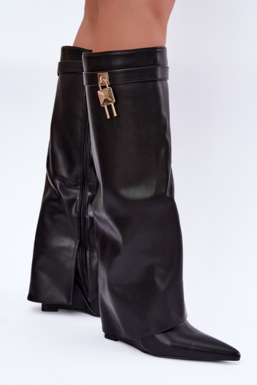Botas altas Mirettea con plataforma y correas decorativas en negro