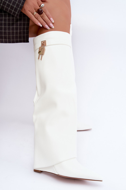 Botas altas Mirettea con plataforma y correas decorativas en blanco