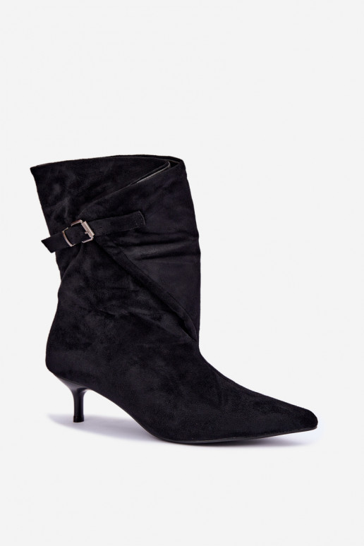 Botines aislados Tiselle con tacones y hebillas en negro