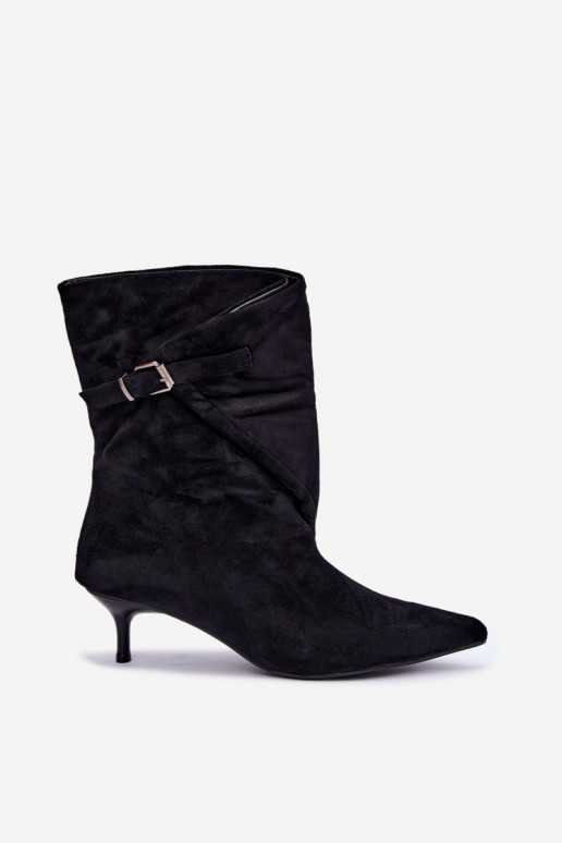 Botines aislados Tiselle con tacones y hebillas en negro
