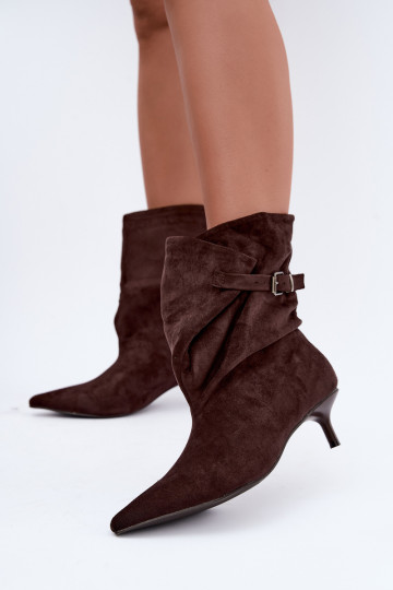 Botines aislados Tiselle con tacones y hebillas en marrón 2