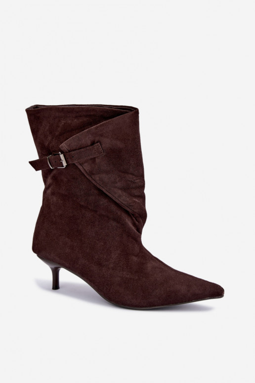 Botines aislados Tiselle con tacones y hebillas en marrón