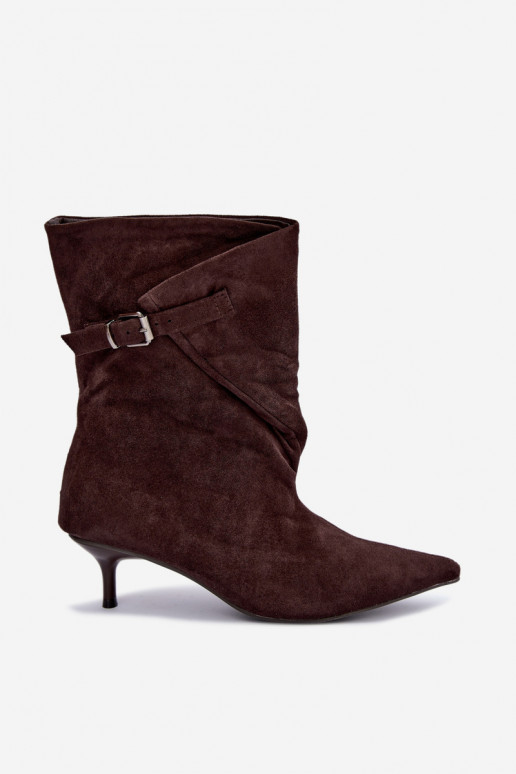 Botines aislados Tiselle con tacones y hebillas en marrón