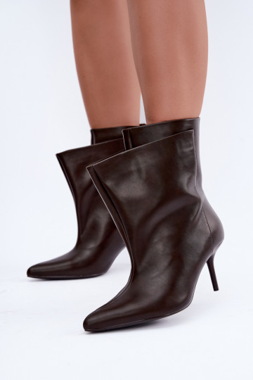 Botines aislados Damarielle con tacones finos en marrón 2