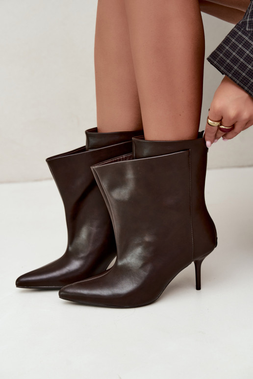 Botines aislados Damarielle con tacones finos en marrón