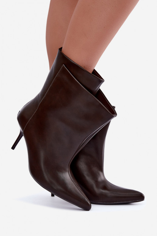 Botines aislados Damarielle con tacones finos en marrón