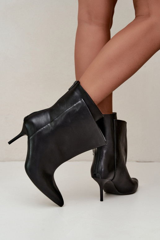 Botines aislados Damarielle con tacones finos en negro