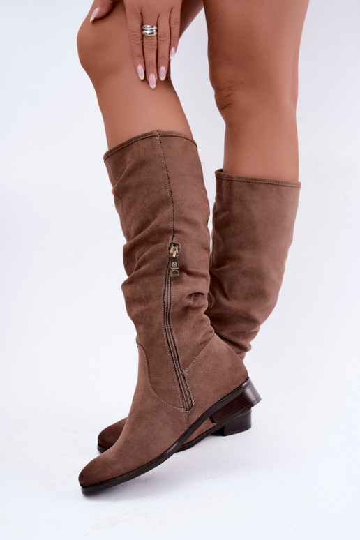 Botas aislantes arrugadas sobre la rodilla con tacones anchos color arena Vinceza 58669