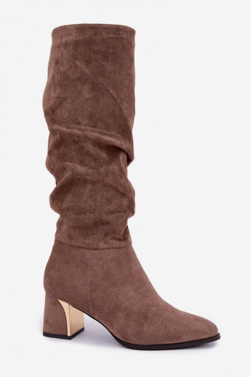 botas largas arrugadas forradas con tacón en color arena Ivenna