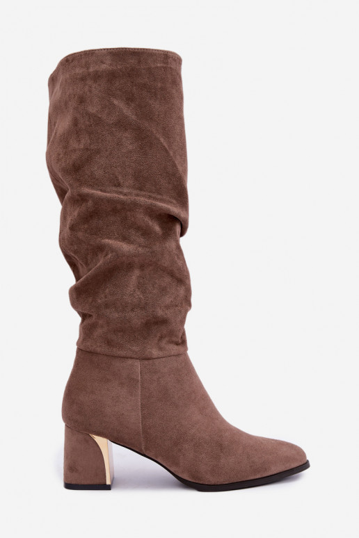 botas largas arrugadas forradas con tacón en color arena Ivenna