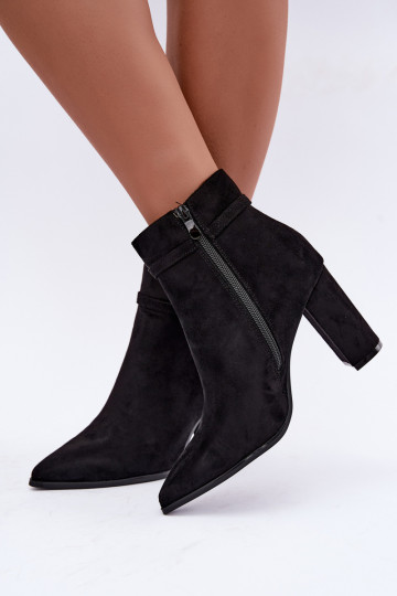 botines con tacón y tiras decorativas en color negro Preselle 2