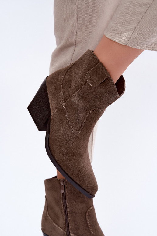 Botines de ante color caqui de estilo cowboy con tacones Tirabelle