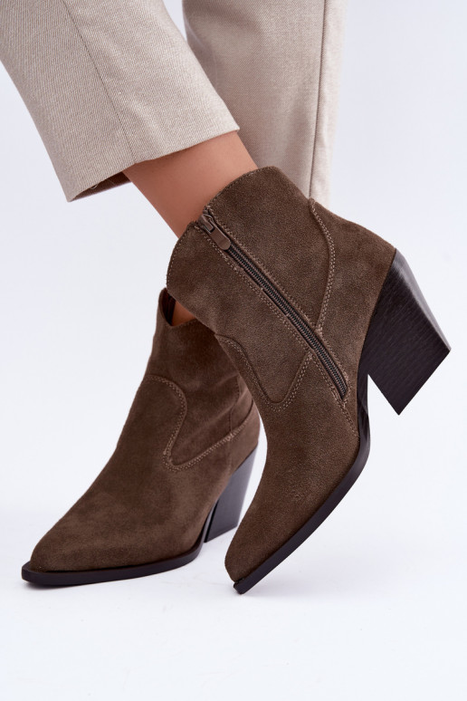 Botines de ante color caqui de estilo cowboy con tacones Tirabelle