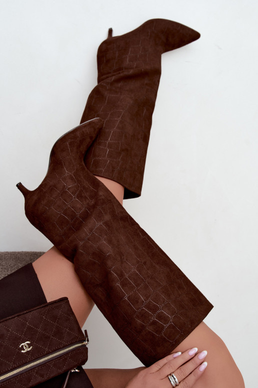 Botas marrones de caña alta con detalles grabados y tacones Cazelle