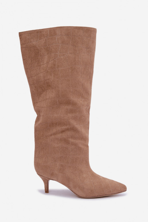 Botas beiges de caña alta con detalles grabados y tacones Cazelle